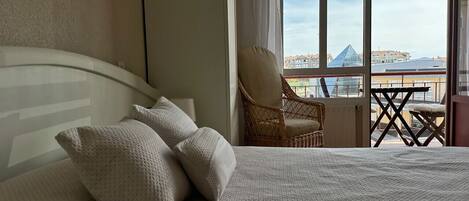 2 室のベッドルーム、アイロン / アイロン台、WiFi、ベッドシーツ