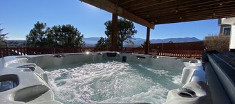 ✔Pets✔ ♕King Bed/Bath/Kitchen ♨Hot Tub♨ w views 🏞