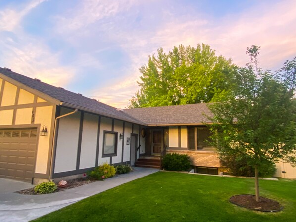 Exterior - East Idaho Garden Gateway with HOT TUB (Idaho Falls)