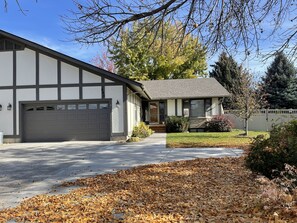 Exterior - East Idaho Garden Gateway with HOT TUB (Idaho Falls)