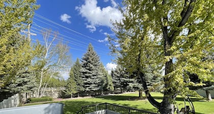 East Idaho Garden Gateway with HOT TUB