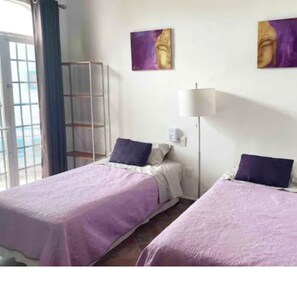 1 camera, una scrivania, Wi-Fi gratuito