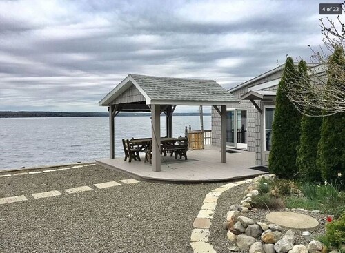Live your Best Vacation Life! Lovely 4 BR Property on Cayuga Lake.  Dog Friendly