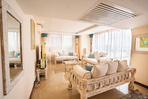 Penthouse, 3 Bedrooms, Balcony, Ocean View | Living area