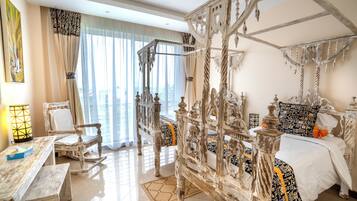 Penthouse, 3 Bedrooms, Balcony, Ocean View | 3 bedrooms, minibar, in-room safe, desk