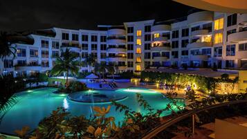 Outdoor pool, pool umbrellas, sun loungers