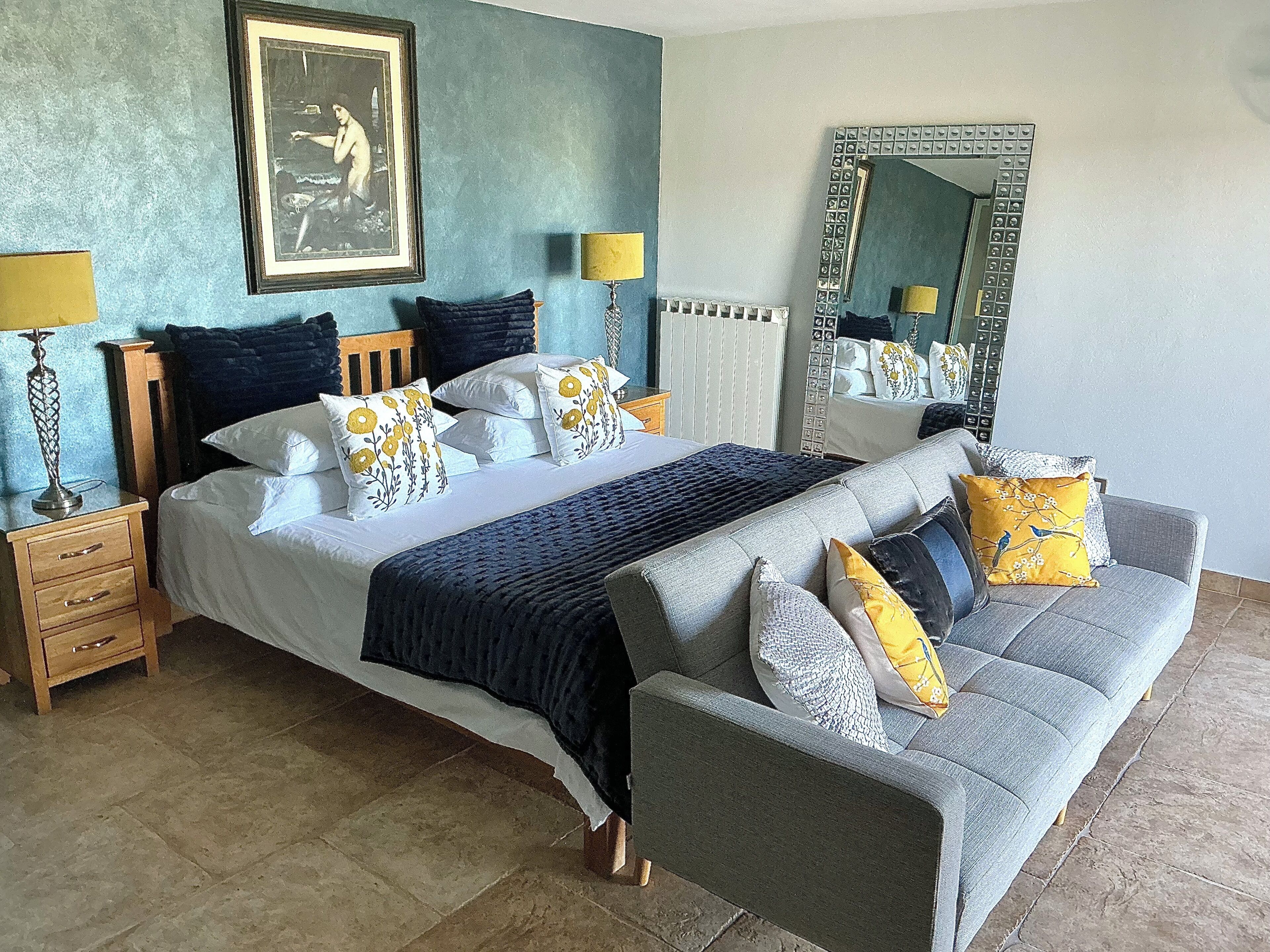 2 bedrooms, in-room safe, iron/ironing board, free WiFi