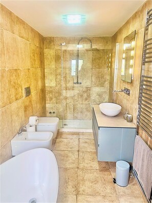 Bathtub, hair dryer, bidet, towels