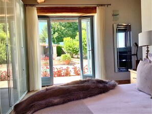 2 bedrooms, in-room safe, iron/ironing board, free WiFi