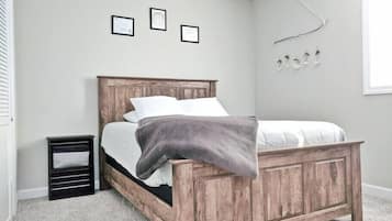 2 bedrooms, iron/ironing board, free WiFi, bed sheets