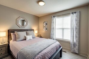 2 bedrooms, iron/ironing board, free WiFi, bed sheets