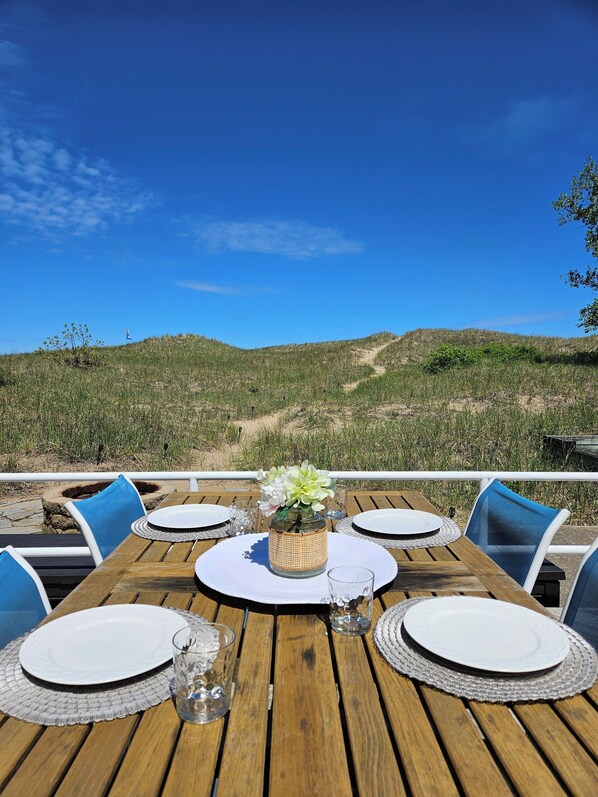 Outdoor dining - Lake Michigan Beachfront Home for Large Groups, Private Beach Access (Michigan City)