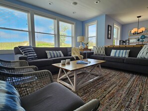 Smart TV, fireplace, books, stereo - Lake Michigan Beachfront Home for Large Groups, Private Beach Access (Michigan City)