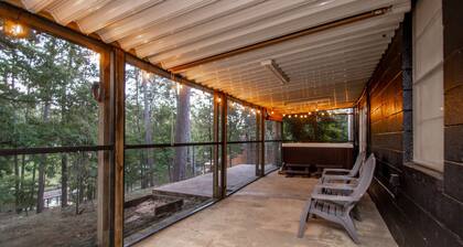 Lakefront with hot tub, game room, kayaks, & dock. Sleeps 16!