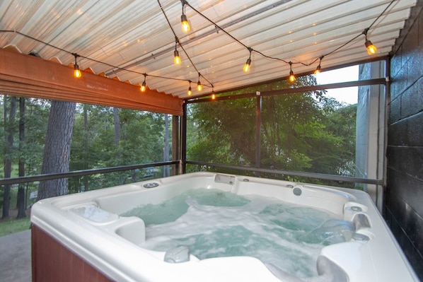 Outdoor spa tub
