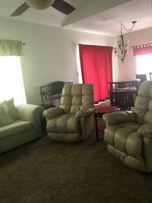 Smart TV - Lovely 2-bedroom condo with pool (Gulf Shores)