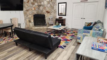 Smart TV, fireplace