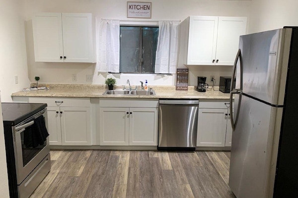 Frigorífic, microones, forn i placa de cuina