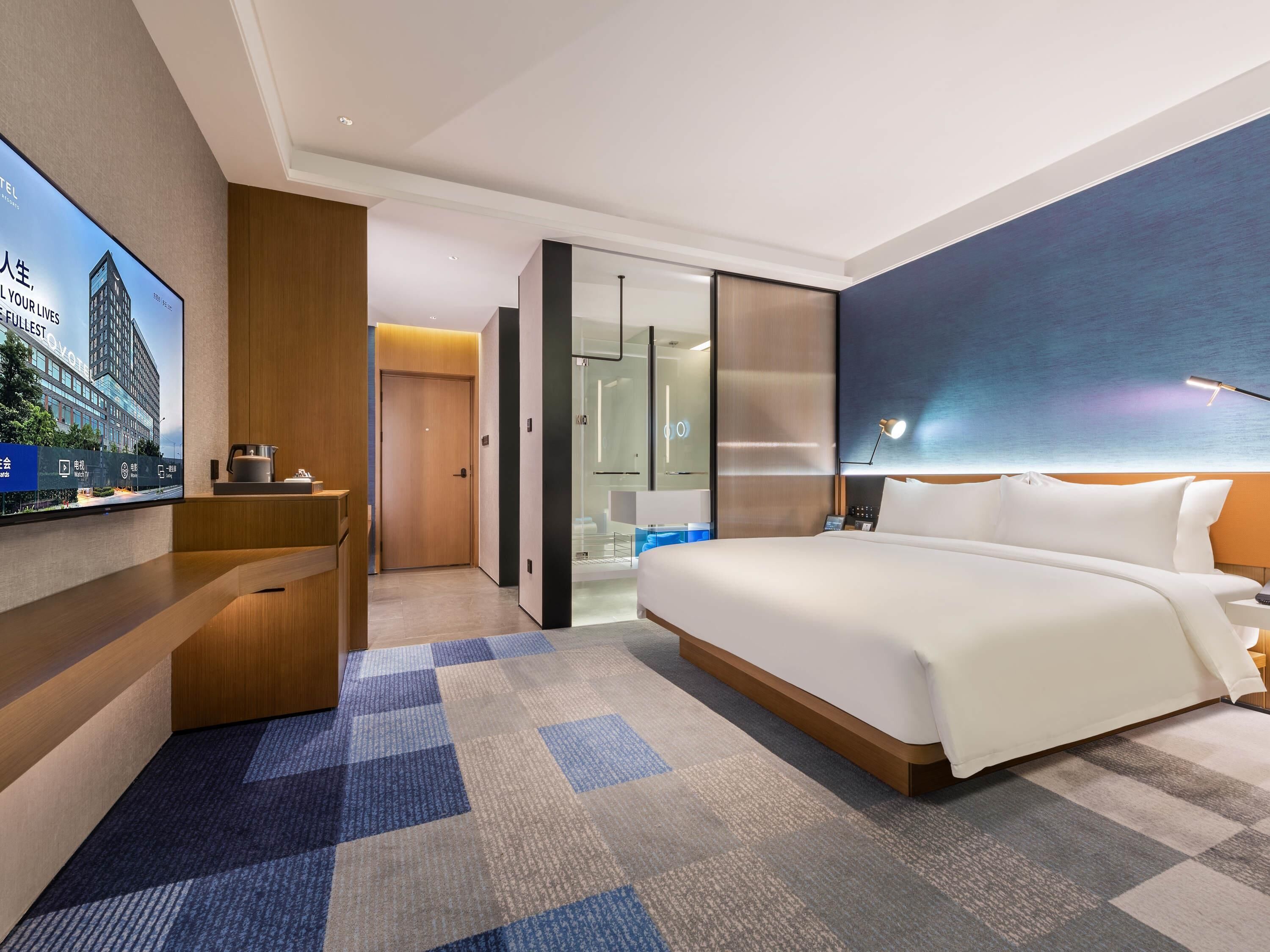 Down comforters, minibar, desk, free WiFi