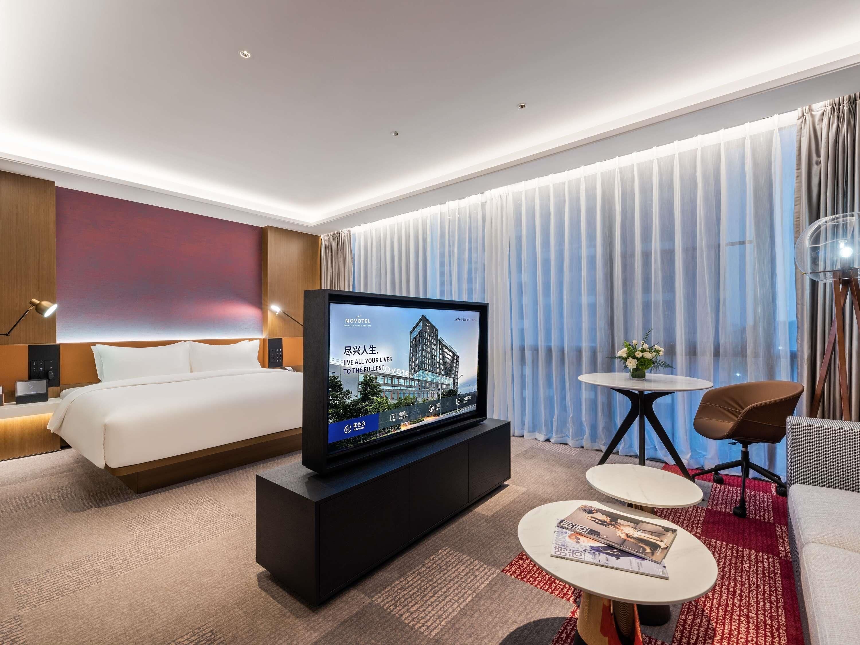 Suite, 1 King Bed (Privilege)