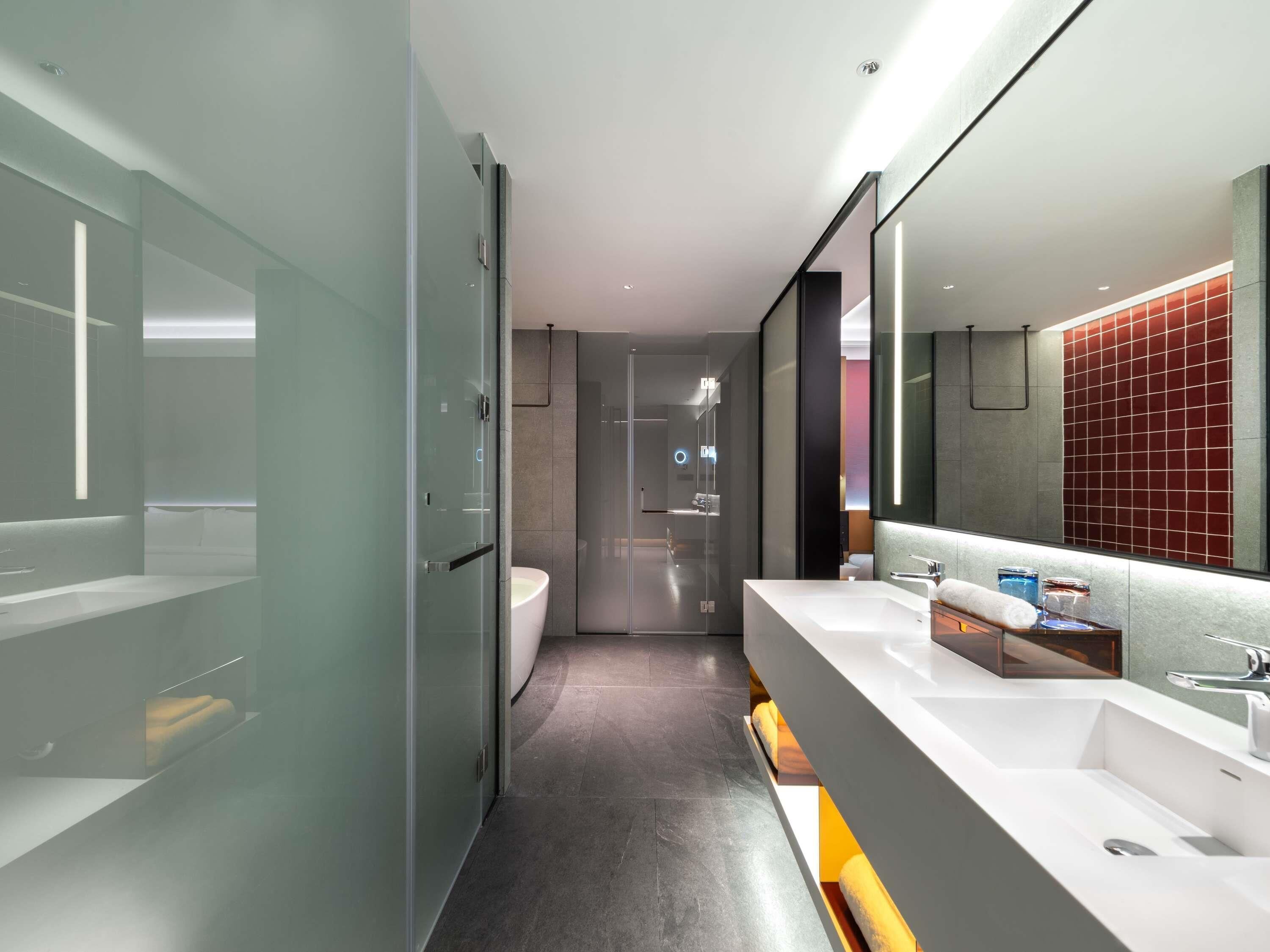 Deluxe Suite, 1 King Bed | Down comforters, minibar, desk, free WiFi