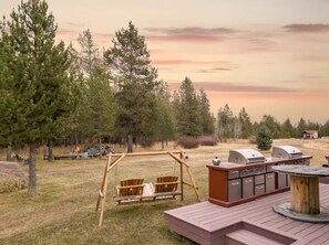 Outdoor dining - Bucksaw Lodge @ Moosehaven, 35 min to Yellowstone (Air conditioning) (Island Park)