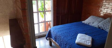 2 bedrooms, iron/ironing board, free WiFi