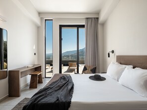 2 bedrooms, in-room safe, iron/ironing board, free WiFi