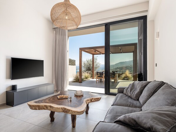 Smart TV, music library, video library, stereo