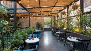 Outdoor dining - HAB Hotel (Bogotá)