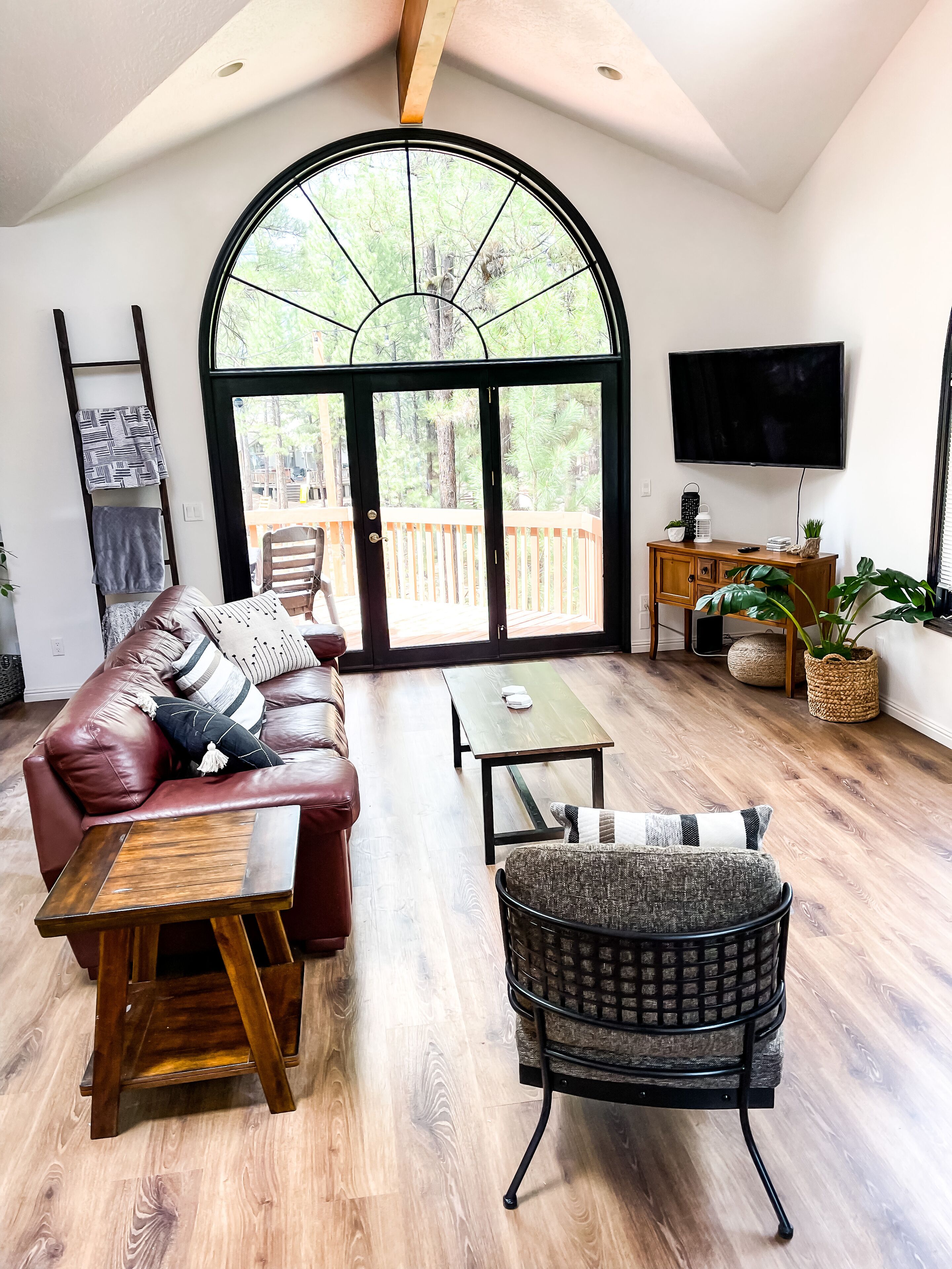 TV connectée, cheminée, jeux vidéo