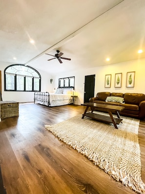 Interior - Grand Cabin In the Trees. 10 Mins from Downtown. (Flagstaff)