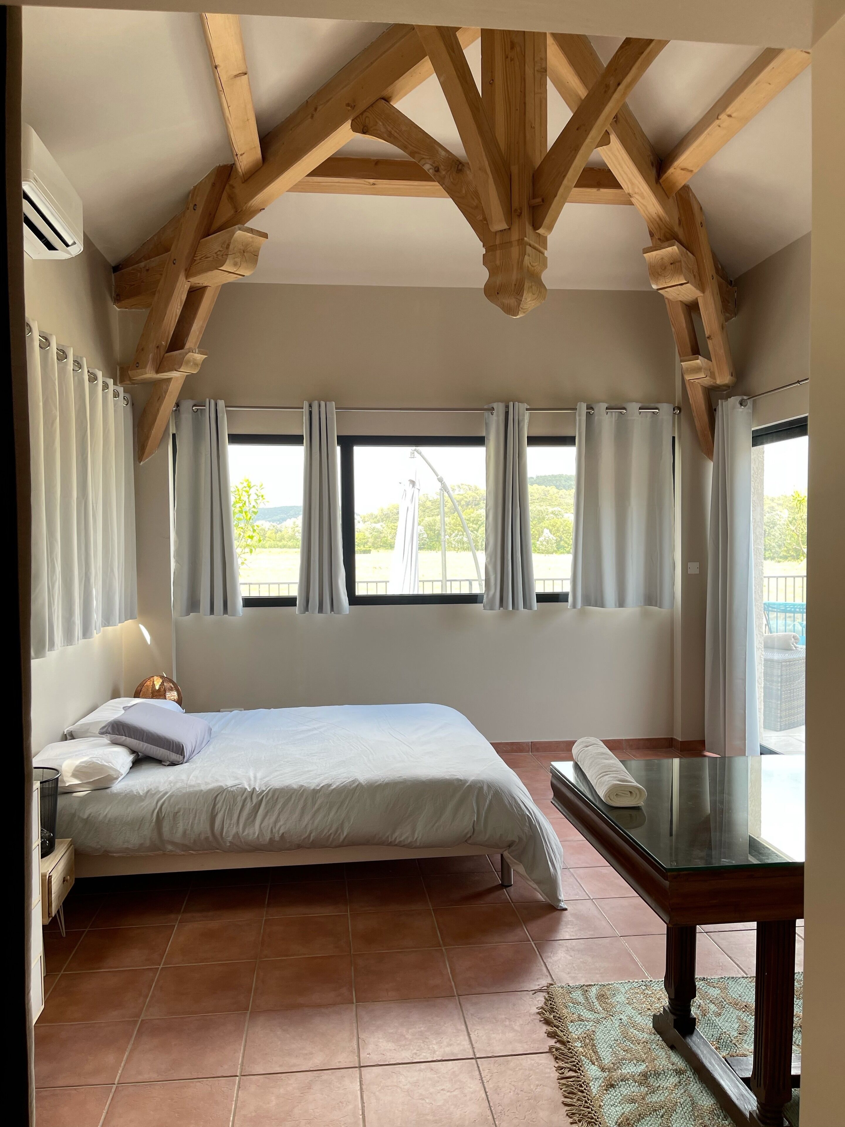 4 bedrooms, iron/ironing board, free WiFi, bed sheets