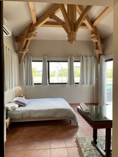 Belle Maison Entre Garrigues, Vignes et Taureaux