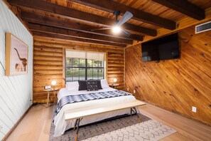 4 bedrooms, iron/ironing board, free WiFi, bed sheets