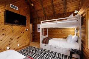 4 bedrooms, iron/ironing board, free WiFi, bed sheets