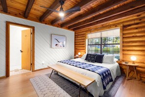 4 bedrooms, iron/ironing board, free WiFi, bed sheets - Heated Pool ~ Hot Tub | Mini Golf | Game Room | WiFi (Fredericksburg)