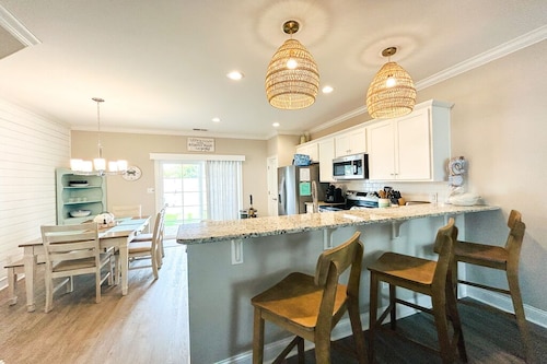 Beach Getaway: Stunning, Family-Friendly w/ Pool. Walk to Shopping + Dining