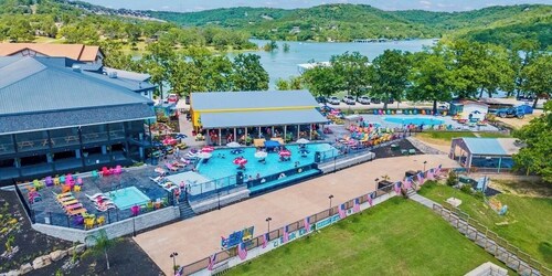 Rock Lane 136 lakefront with resort amenities!
