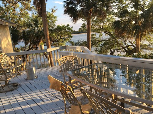 Watch the Sunset over the Marina from this Fripp Island Marshfront Home! 3 Kings