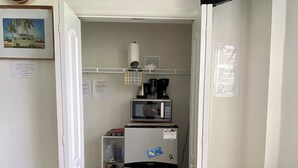 Interior - Great location! Close to everything! Room with private entrance and own patio….. (Fort Myers)