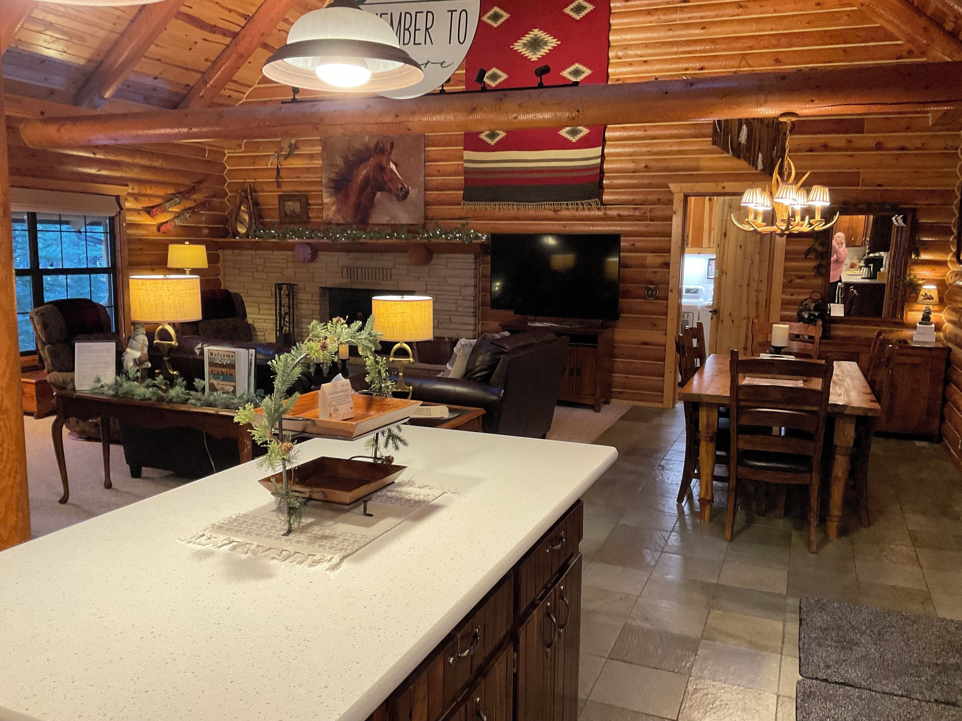 Luxury Log Cabin Living! Ac, Kid & Pet Friendly, Fishing, Hiking, Golf - Pinetop-Lakeside, AZ