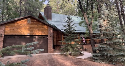 Luxury Log Cabin Living! A.C. Kid & Pet Friendly, Fishing, Hiking, Golf
