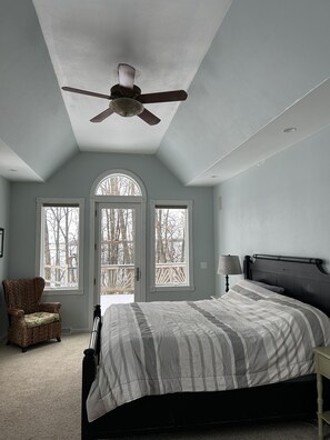 5 bedrooms, iron/ironing board, free WiFi, bed sheets - Beautiful Executive home perfect location for the NFL Draft or EAA airshow. (Oshkosh)