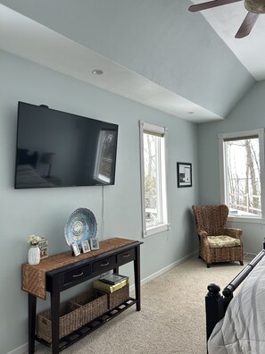 5 bedrooms, iron/ironing board, free WiFi, bed sheets