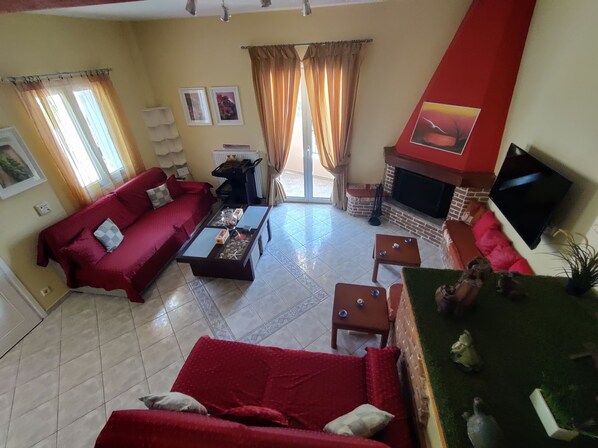 Smart-TV, Kamin, Arbeitsbereiche