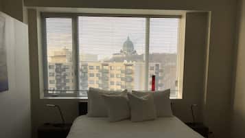 2 bedrooms, desk, WiFi, bed sheets