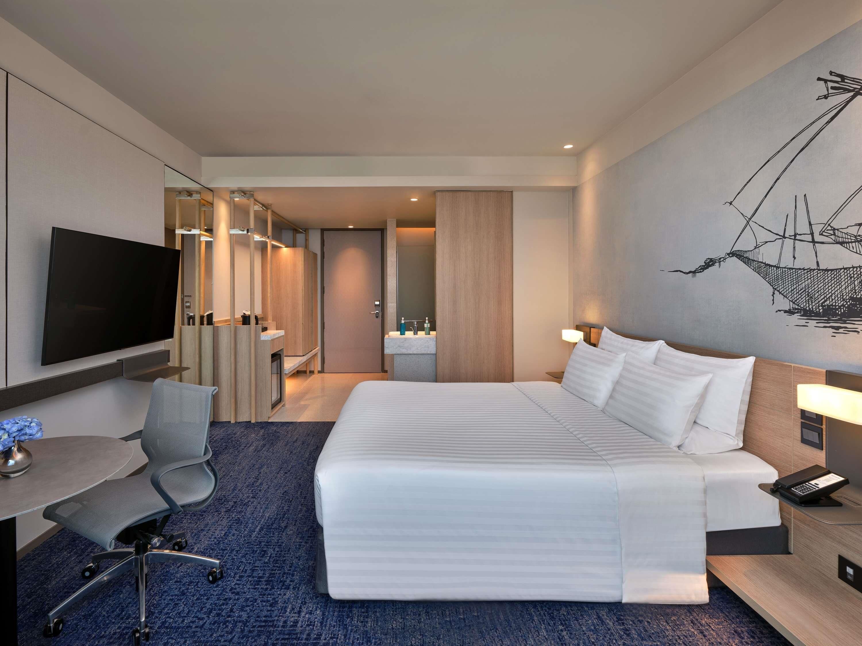 Minibaari, työpöytä, kannettavalle tietokoneelle sopiva työtila