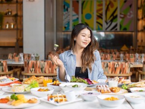 Colazione a buffet a pagamento, servita tutte le mattine 