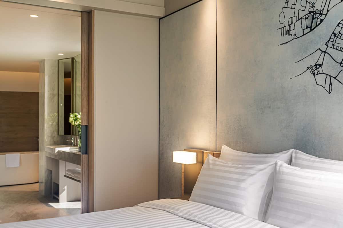 Executive Suite, 1 King Bed | Minibar, desk, laptop workspace, soundproofing